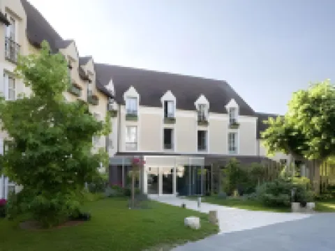 Hôtel Aux Vieux Remparts the Originals Relais Hotels in Provins