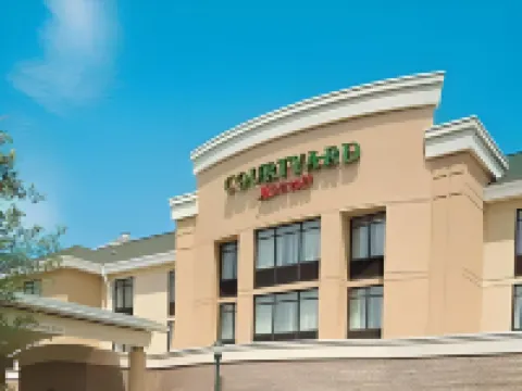 Courtyard Suffolk Chesapeake Hotels in Suffolk