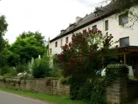 Altes Zollhaus Nähe Mullerthal Luxemburg - parking