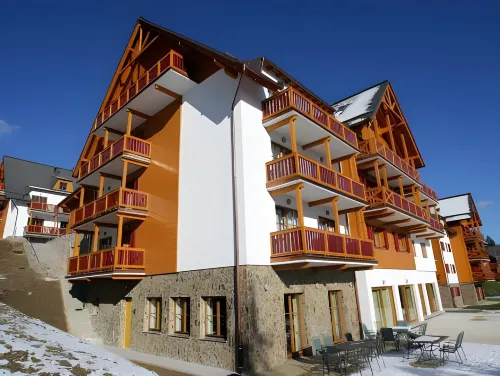 Pohorje Village Wellbeing Resort - Forest Hotel Videc Hotel di Spodnja Loznica