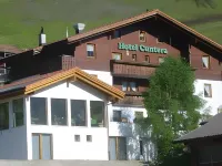 Hotel Cuntera