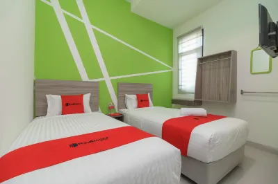RedDoorz Plus @ Grand Tara Homestay Palembang Hotel dekat DAVIENA SKINCARE PUSAT