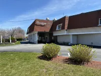 Admiralty Inn & Suites - a Red Collection Hotel Hotels near Old Silver Beach