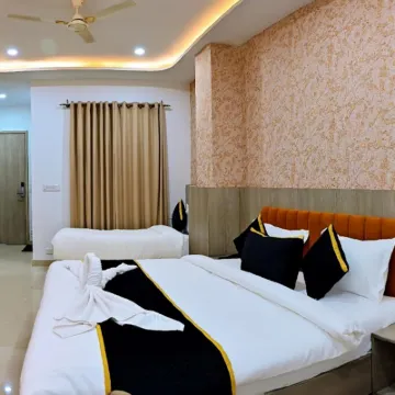 金色住宿酒店 鄰近阿卡爾·塔拜特宮的酒店