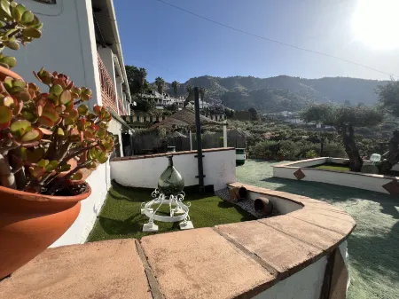 One Bedroom Cortijo with Pool - Ideal for a Relaxing Getaway Отели рядом с достопримечательностью «Mirador Barranco del Rio Higueron»