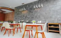Sutan Raja Guest House Cirebon Hotels in Lemahwungkuk