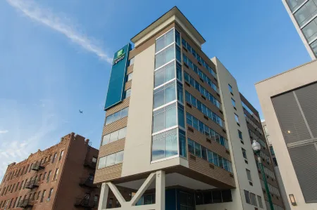 Holiday Inn Express New Rochelle