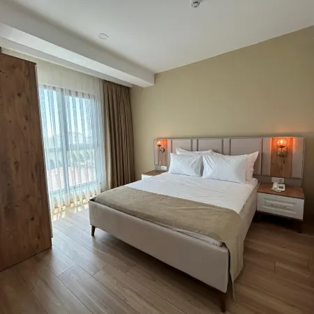 Petra Port Hotel Отели рядом с достопримечательностью «Пристань для яхт Виапорт»