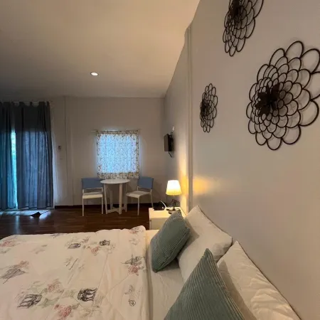 Baan Thon Beach Resort Отели в г. Наратхиват