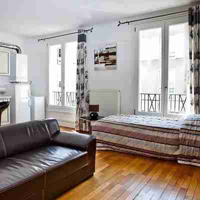 ApartHotel François 1er 14eme Rooms