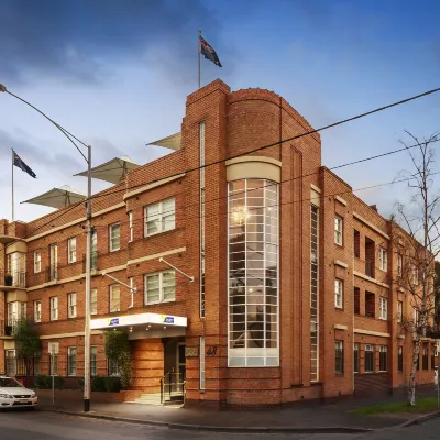 Quest East Melbourne Отели рядом с достопримечательностью «Прямоугольный стадион»