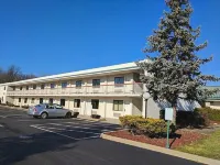 Sprucewood Inn Hotels in Oberlin