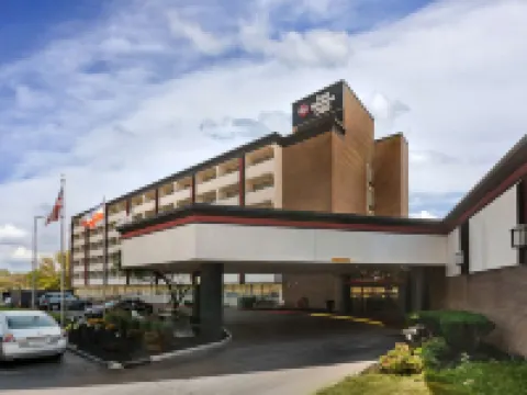 Best Western Premier Kansas City Sports Complex Hotel Hotels near GEHA Field at Arrowhead Stadium
