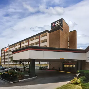 Best Western Premier Kansas City Sports Complex Hotel Отели рядом с достопримечательностью «Стадион «Эрроухед»»