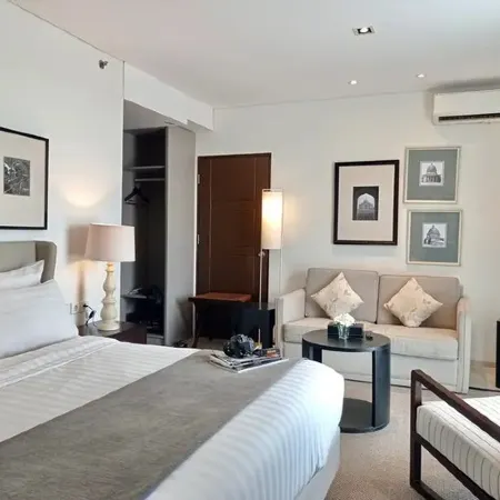 M Hotel Sorong Managed by East Season Отели в г. Соронг
