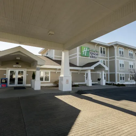 Holiday Inn Express & Suites IRON MOUNTAIN by IHG