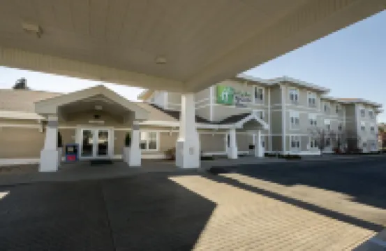 Holiday Inn Express & Suites IRON MOUNTAIN by IHG