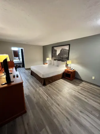 Super 8 by Wyndham Sealy Отели в г. Austin County