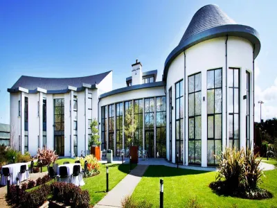 La Mon Hotel & Country Club Hotels near Captain Jack's Play Centre