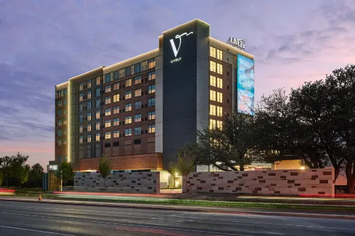 Lively Hotel on Oak Oklahoma City, Tapestry by Hilton - 4-Star