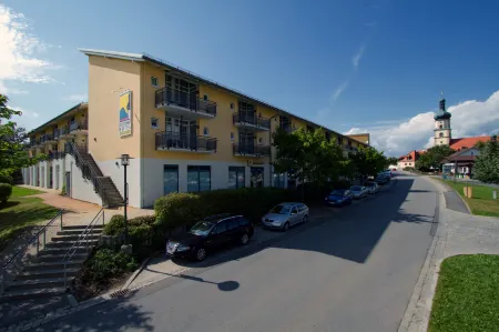 Donna Hotel Klosterhof Отели в г. Нойкирхен-байм-Хайлиген-Блут