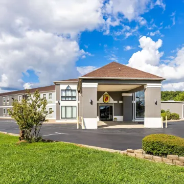 Super 8 by Wyndham Dickson