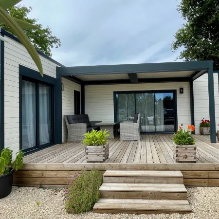 Modern and Cosy Ecolodge, Shared Heated Pool, les Mathes