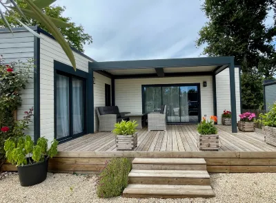 Modern and Cosy Ecolodge, Shared Heated Pool, les Mathes Hotels near Camping la palombière - 3 stars