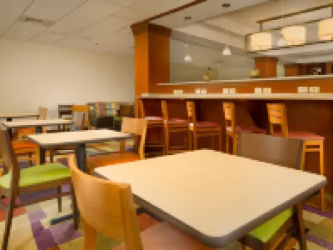 Fairfield Inn & Suites Marshall Hotels in Marshall