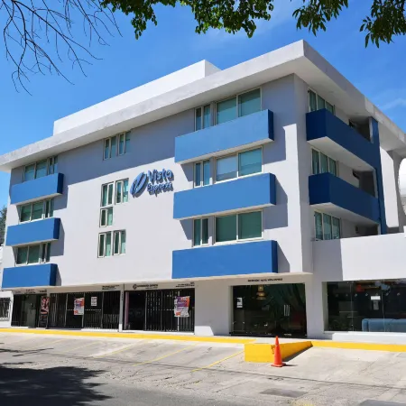 Vista Express Guadalajara Expo SureStay Collection by BW