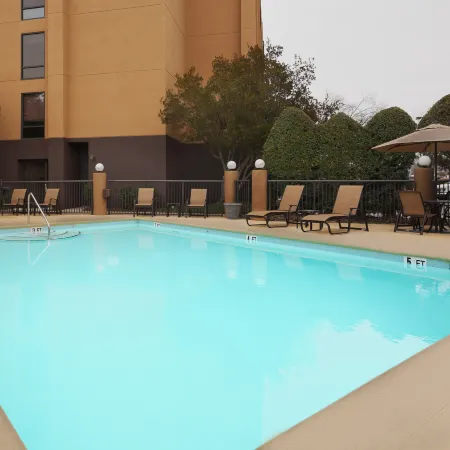 Hampton Inn Charlotte-University Place Отели рядом с достопримечательностью «Торговый центр Tryon»