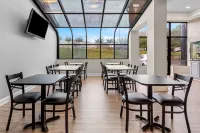 Super 8 by Wyndham Cornelia