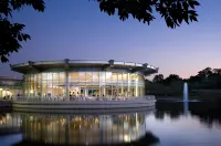 DoubleTree Suites by Hilton & Conference Center Chicago - Downers Grove Hotels in Glen Ellyn