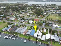 Balmoral Waterfront Escape at Lake Macquarie Hotels in Fishing Point