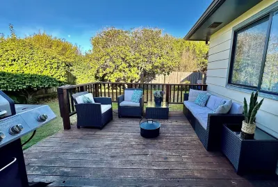 Family friendly coastal house.  Pet Friendly, Big screen tv's in every room! Hôtels à proximité de : Beachfront Park