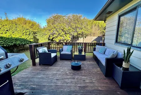 Family friendly coastal house.  Pet Friendly, Big screen tv's in every room!