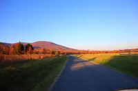 Cozy Modern Cabin near Wintergreen and Bold Rock
