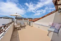 Luxury Coastal Home with Rooftop Deck & Ocean Views in Newport Beach Hotel in zona Sherman Library & Gardens