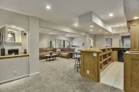 Large Cozy Retreat in West Omaha, Family Friendly with Game Rec Room!