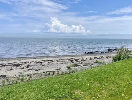 Charming Newly-Renovated Waterfront Cottage in Lubec