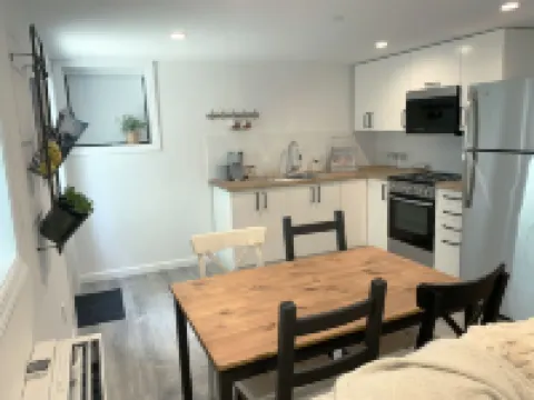 Stylish Tarrytown Studio - Walk to Train & Main St タリータウンのホテル