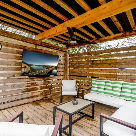 10 Min to Downtown~Luxury Home w/ Pool, Outdoor TV