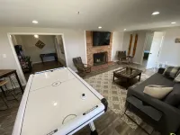 Beautiful 5 Acre Lakefront Private Retreat w/ Boat Dock, Hot Tub, 5 Bdrm/ 5 bath