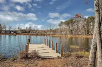 Enjoy the lake & mountain retreat at The Water & Woods Tiny Home