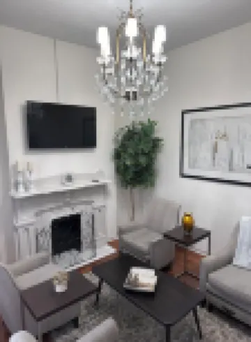 Gorgeous apt marble bath & kit 2 min from  downtown  5 min to Dayton university