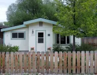 Immaculate, homey and perfectly located for your stay in downtown Ennis.