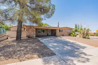 Charming 4-bedroom house, family and pet friendly, in desirable east Tucson! - 방갈로