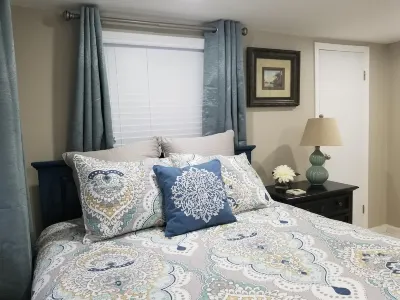 SPARKLING CLEAN - BRAND NEW! Beachside apartment - Beach Passes Included!