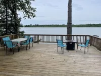 Hidden Gem - Fully Equipped Lake House Hotels in Ogemaw County