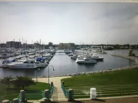 Beach Bum! Pro Cleaned, Self Check in Sleeps 8 Hotels in Racine